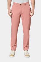 ligne jerem casual 
 coupe droite et légèrement ajustée à pince 
 sergé faux-uni de lin stretch mélangé 
 hausse de ceinture sartoriale stretch 
 pattes de serrage à boucle e...