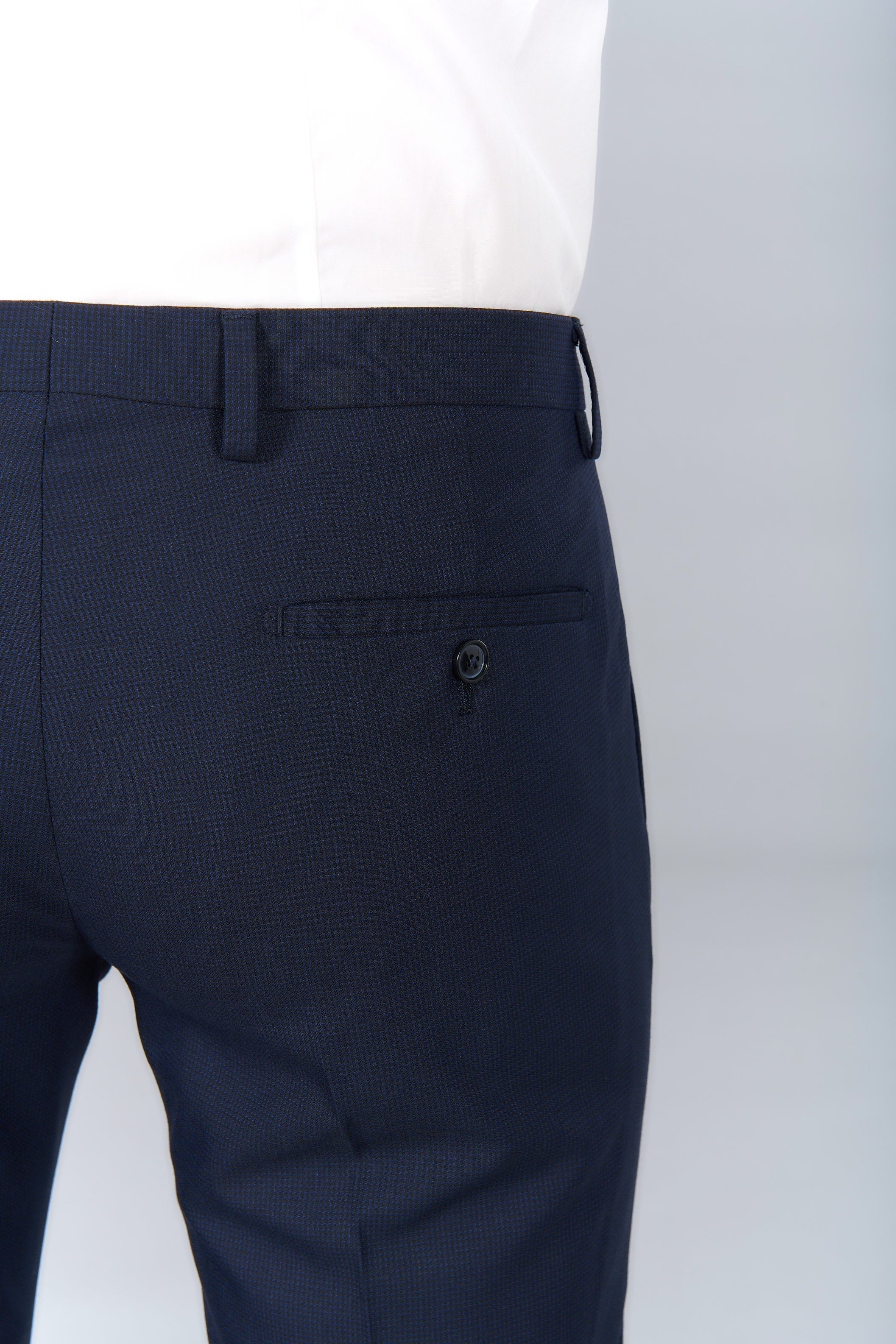 Pantalon de costume ajusté et stretch pied-de-poule pépita discret Jerem, ceinture sartoriale, poches italiennes
