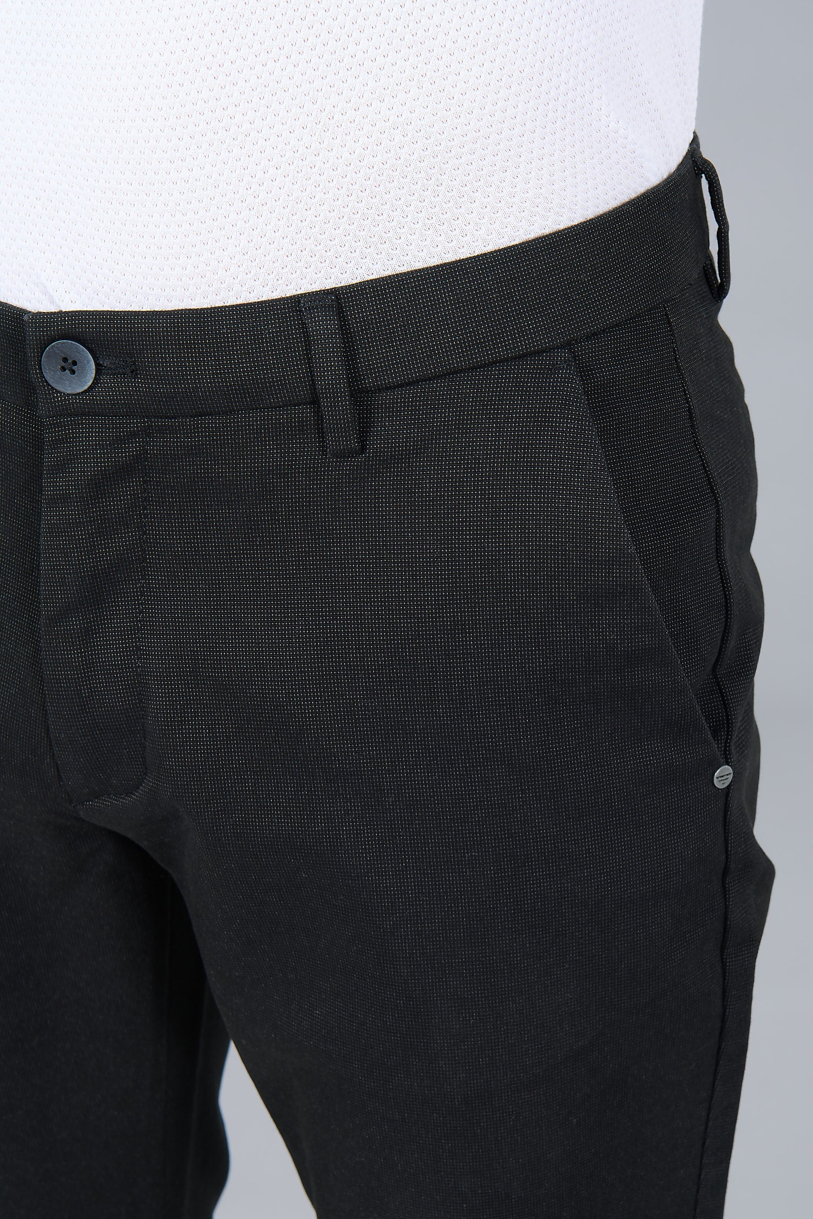 Pantalon minimaliste, tricotine stretch micro-motif Jerem, coupe droite, poches italiennes vue 14