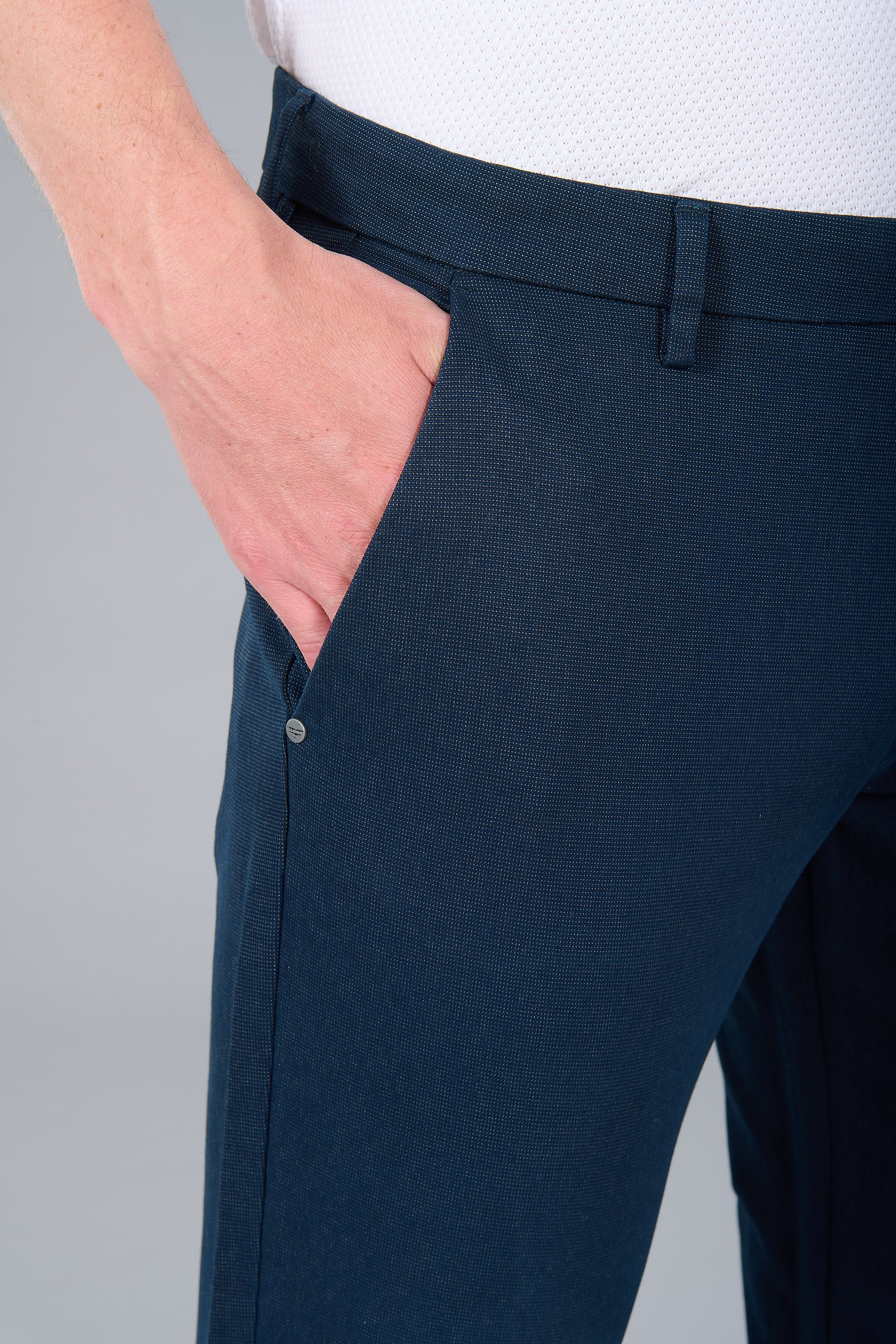 Pantalon minimaliste, tricotine stretch micro-motif Jerem, coupe droite, poches italiennes