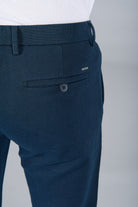 Tricotine stretch micro-motif — Pantalon minimaliste Jerem, poches italiennes, coupe droite