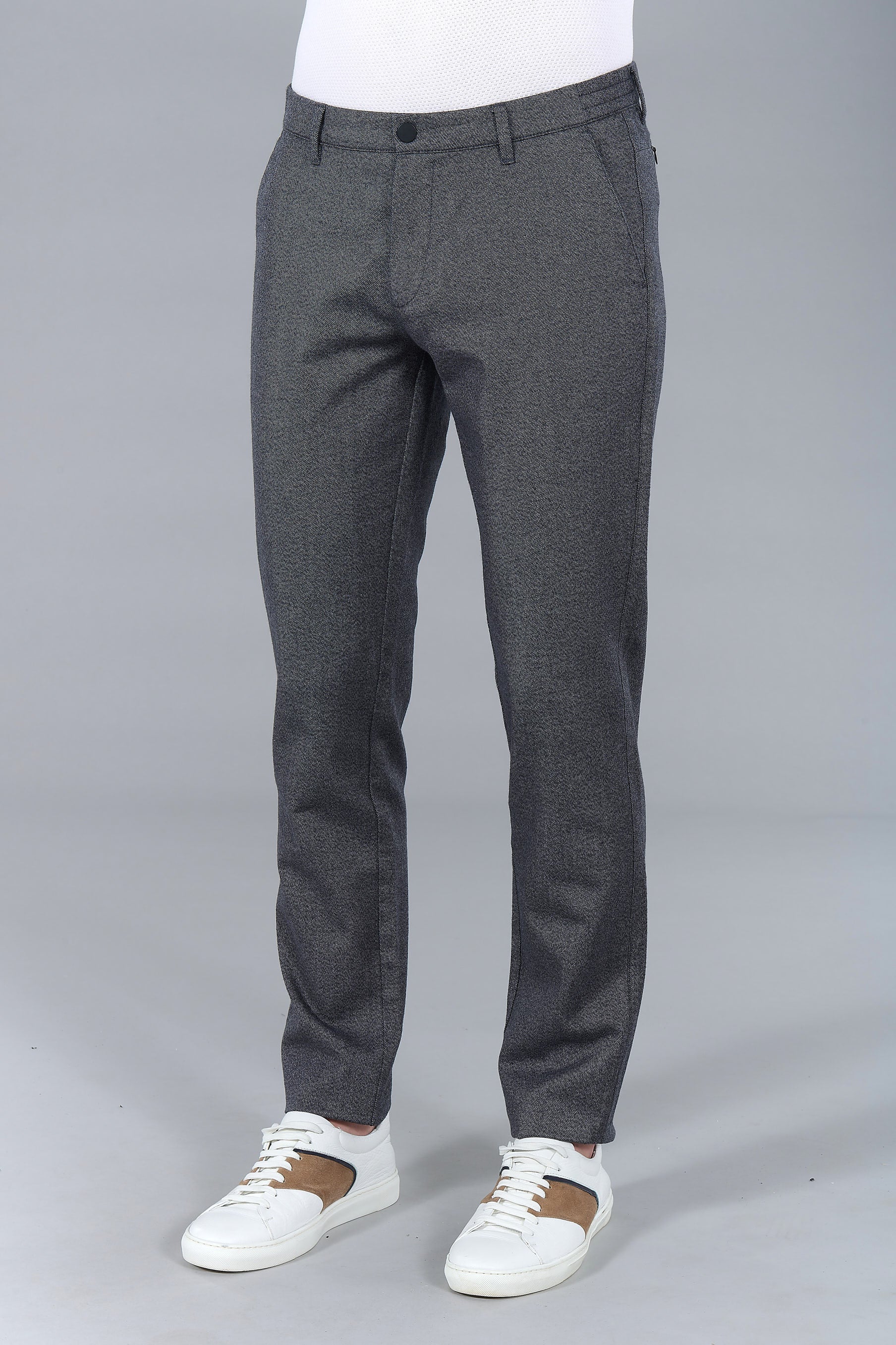 Pantalon élastiqué en sergé chiné de coton stretch Jerem, poches italiennes