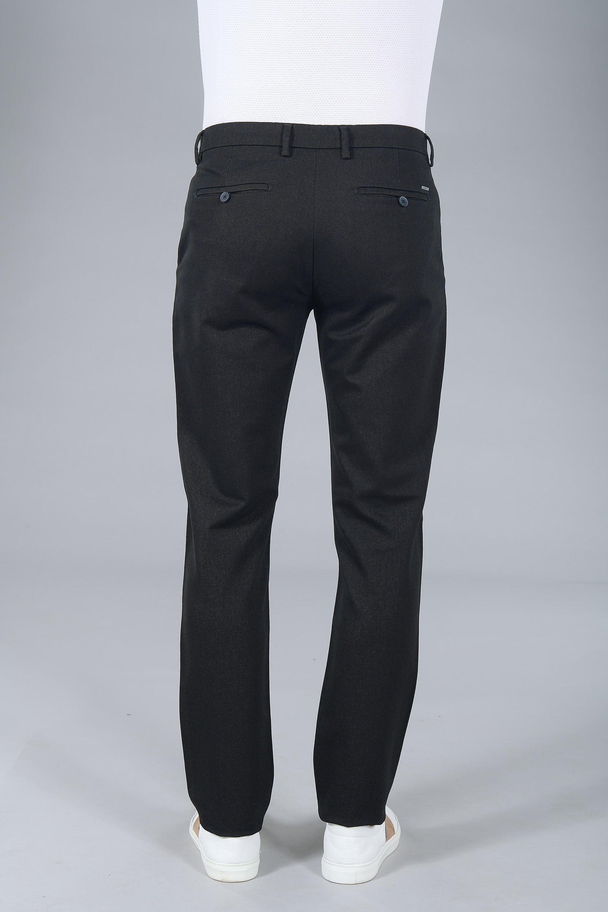 Pantalon minimaliste Jerem, coupe droite, poches italiennes vue 16