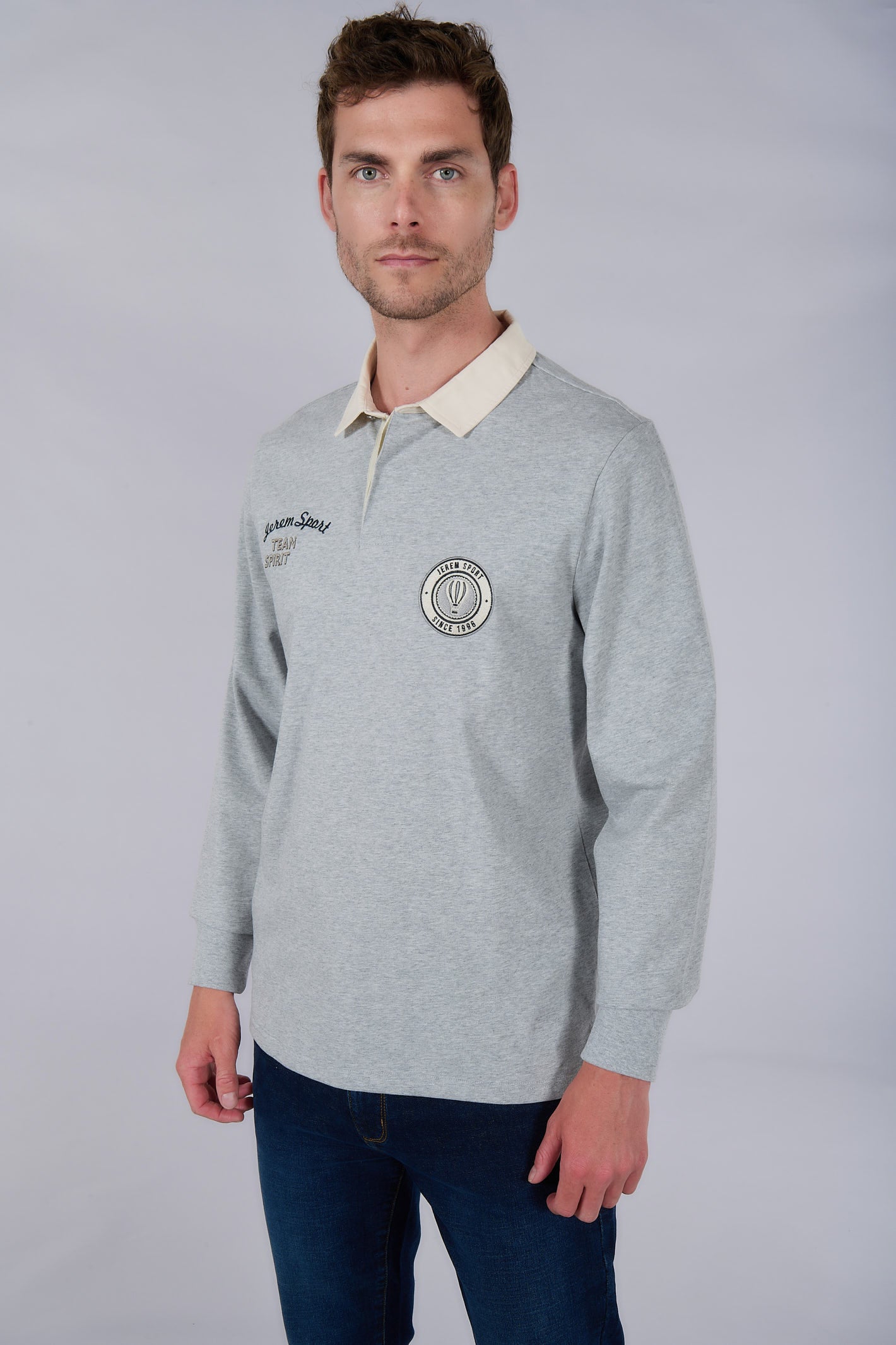 Polo rubby con escudo bordado de Jerem, cuello clásico vista 4