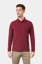 ligne jerem casual 
 col classique 
 fermeture à 3 boutons 
 ligne fine contrasté sur patte de boutonnage 
 manche longue 
 bas de manche en bord cùte 
 fente cùté contrasté