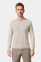 ligne jerem casual 
 coupe droite pour une silhouette élancée 
 maille jersey 288g/m² 
 col polo 
 fermeture à 3 boutons siglé toofashion 
 manches longues 
 bas du vêtement ...