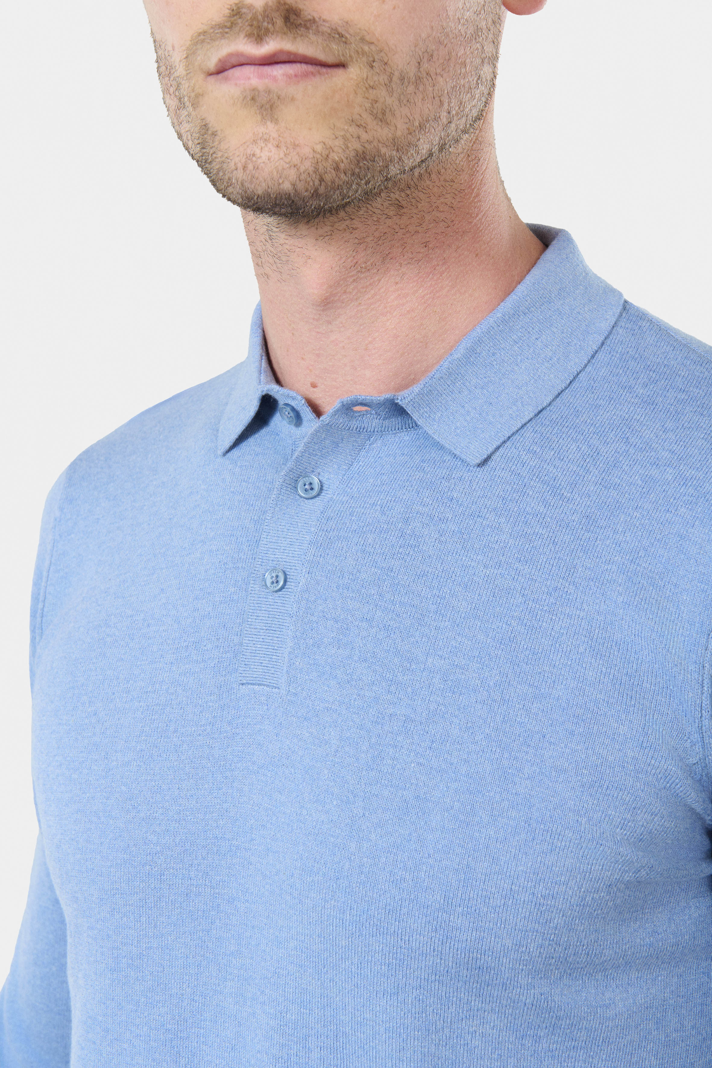 ligne jerem casual 
 coupe droite pour une silhouette élancée 
 maille jersey 288g/m² 
 col polo 
 fermeture à 3 boutons siglé toofashion 
 manches longues 
 bas du vêtement ...