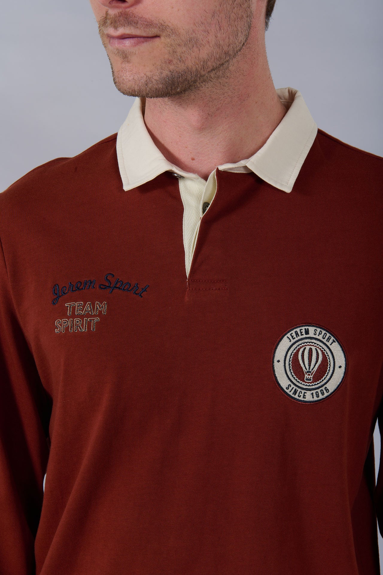 Polo rubby con escudo bordado de Jerem, cuello clásico