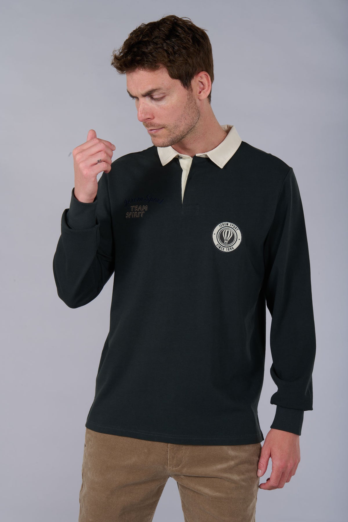 Polo rubby con escudo bordado de Jerem, cuello clásico vista 8