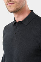 ligne jerem casual 
 coupe droite pour une silhouette élancée 
 maille jersey 288g/m² 
 col polo 
 fermeture à 3 boutons siglé toofashion 
 manches longues 
 bas du vêtement ...