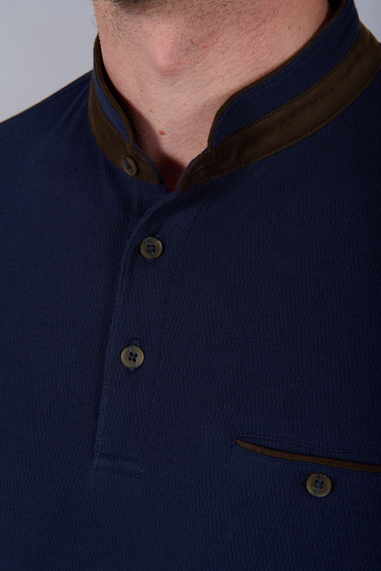 Polo cyran de cuello mao de Jerem, bolsillo de pecho vista 13