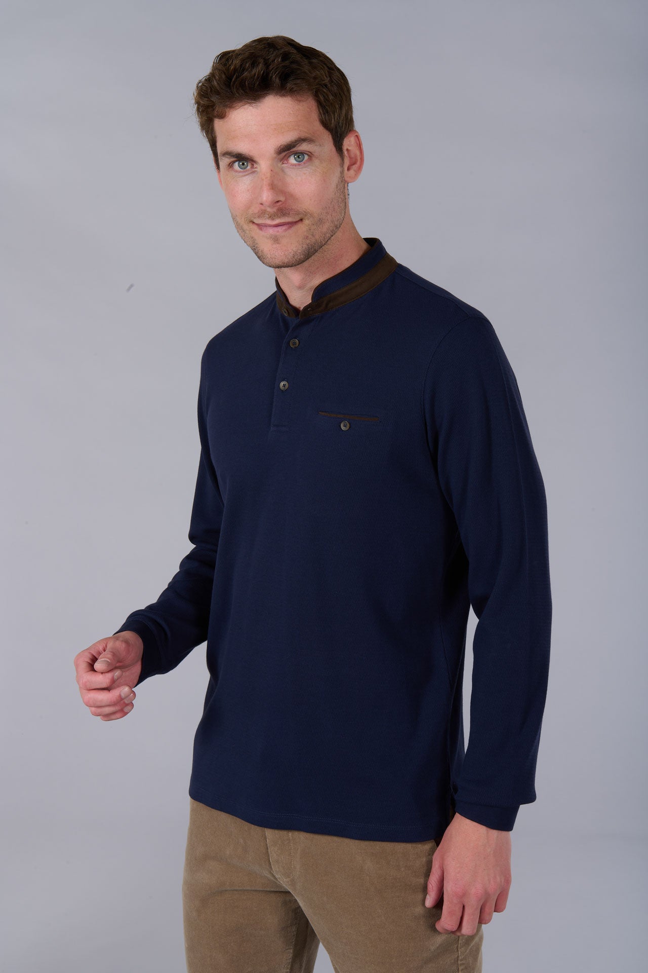 Polo cyran de cuello mao de Jerem, bolsillo de pecho vista 10