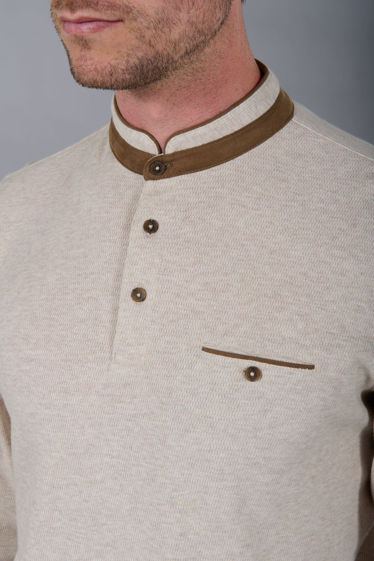 Polo cyran de cuello mao de Jerem, bolsillo de pecho vista 7