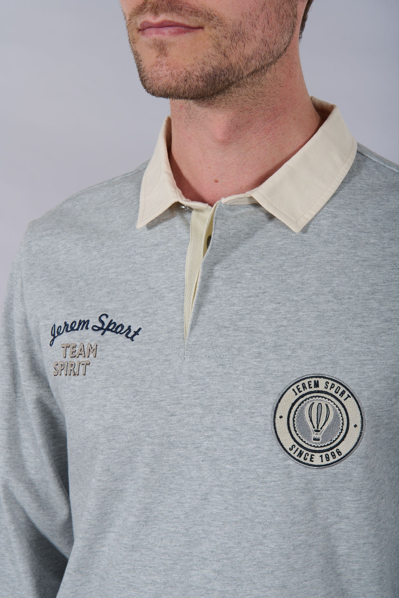 Polo rubby con escudo bordado de Jerem, cuello clásico vista 3