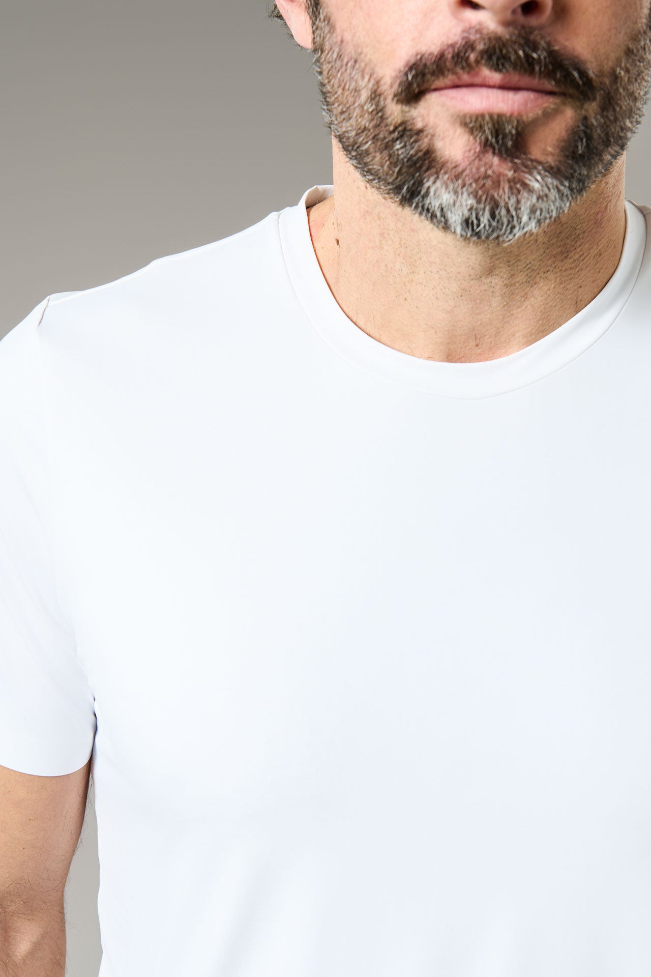 T-shirt en matière technique avec finitions thermocollées manches courtes ligne activewear Thery, Jerem