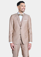 ligne toofashion 
 coupe ajustée pour un style moderne 
 revers en pointe et boutonnage simple 
 poches à rabat ornées d’une poche ticket discrète 
 les boutons de poignet se...