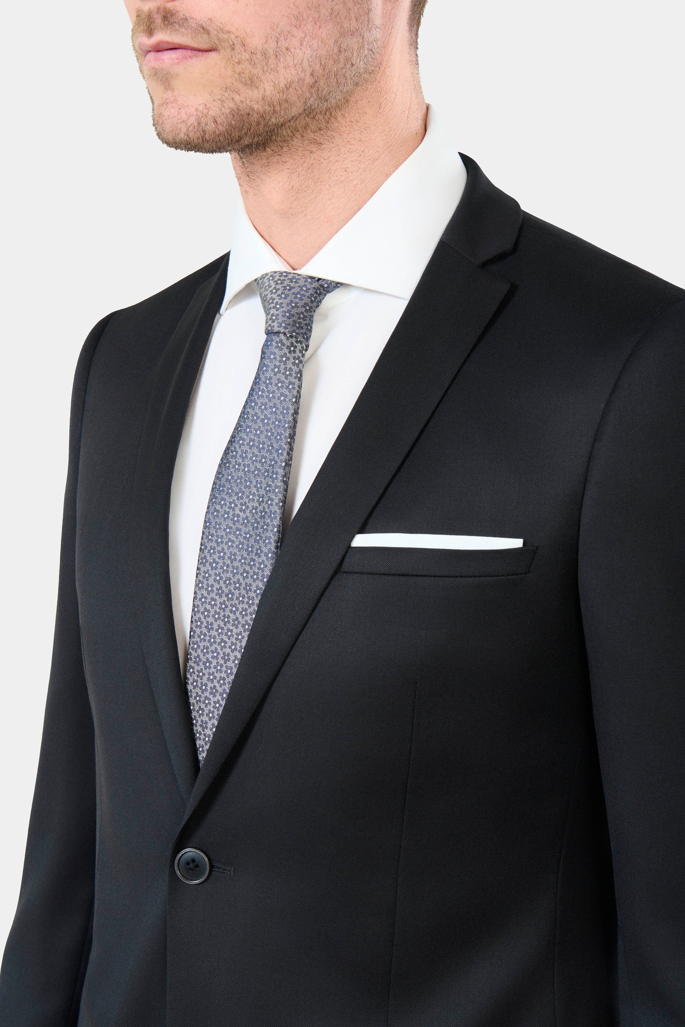 ligne toofashion 
 coupe ajustée pour un style moderne 
 le sergé de laine vierge finesse super 120’s à la finition ´ natural stretch ª assure un tombé et un confort exceptio...